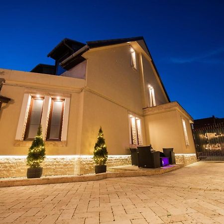 H & V Residence - Split Level Apartment Arad Exterior foto